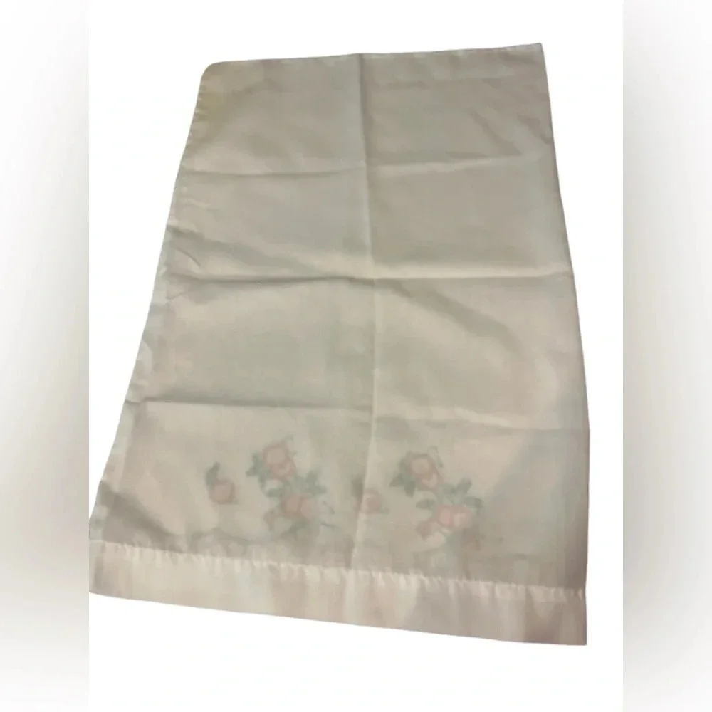 Vtg Set of 2 Handmade/Hand Embroidered/Hand Crochet Floral Pillow Cases